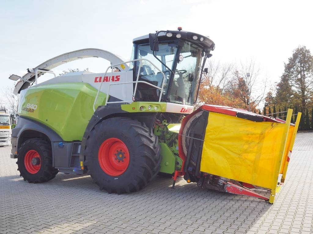 Claas Jaguar 840 4x4 + Kemper 445 - Kombajn za stočnu hranu: slika 4 Claas Jaguar 840 4x4 + Kemper 445 - Kombajn za stočnu hranu: slika 4