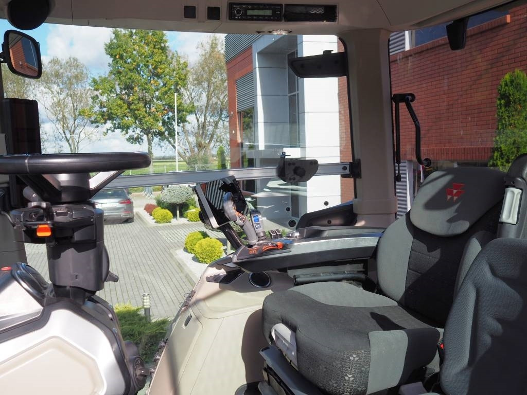 Massey Ferguson 8S.225 Dyna-7, GPS - Traktor: slika 5 Massey Ferguson 8S.225 Dyna-7, GPS - Traktor: slika 5