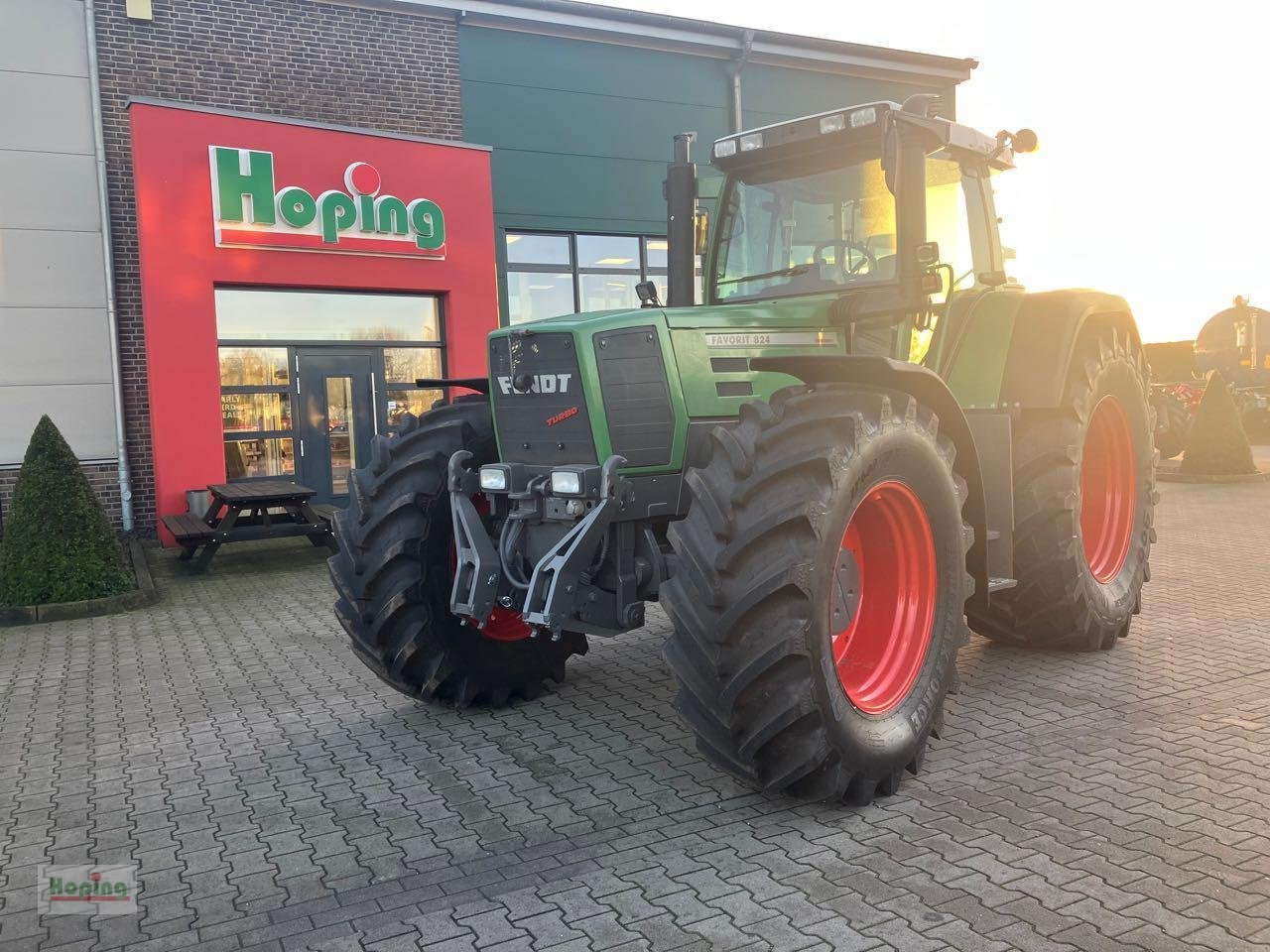 Fendt 824 - Traktor: slika 1 Fendt 824 - Traktor: slika 1