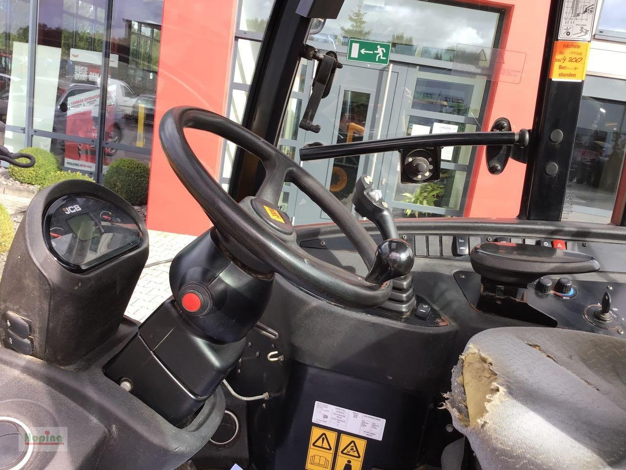 Utovarivač točkaš JCB TM220: slika 9 Utovarivač točkaš JCB TM220: slika 9