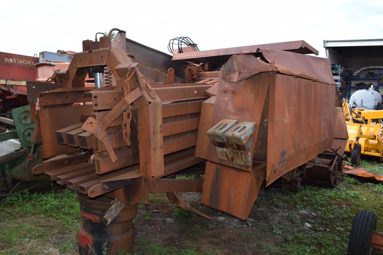 CLAAS Quadrant 1100 *zur Teilevertwertung* - Balirka za kockaste bale: slika 3 CLAAS Quadrant 1100 *zur Teilevertwertung* - Balirka za kockaste bale: slika 3
