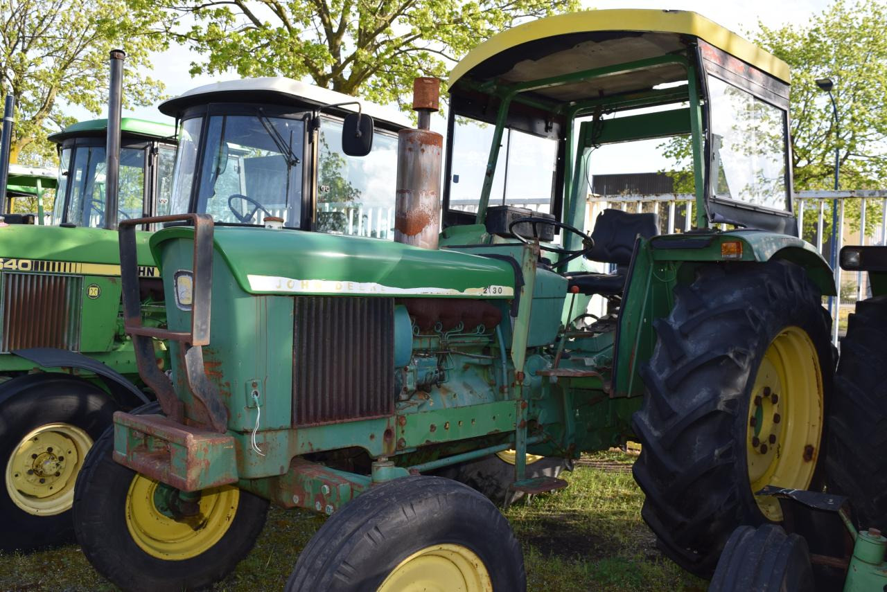 John Deere 2130 - Traktor: slika 1 John Deere 2130 - Traktor: slika 1