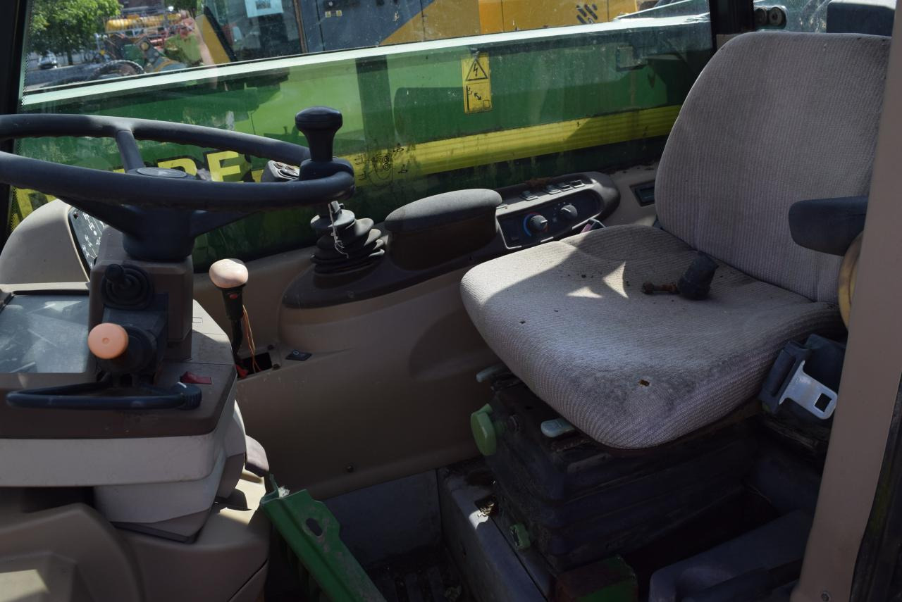 John Deere 3200 - Teleskopski upravljač: slika 5 John Deere 3200 - Teleskopski upravljač: slika 5