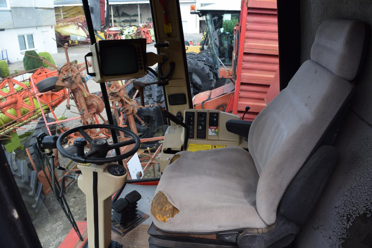 Kombinovani kombajn Massey Ferguson MF 38: slika 7 Kombinovani kombajn Massey Ferguson MF 38: slika 7