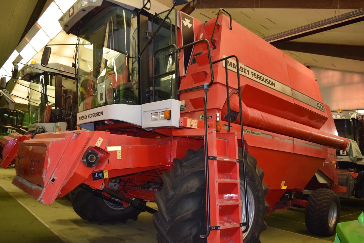 Massey Ferguson MF 40 RS - Kombinovani kombajn: slika 1 Massey Ferguson MF 40 RS - Kombinovani kombajn: slika 1