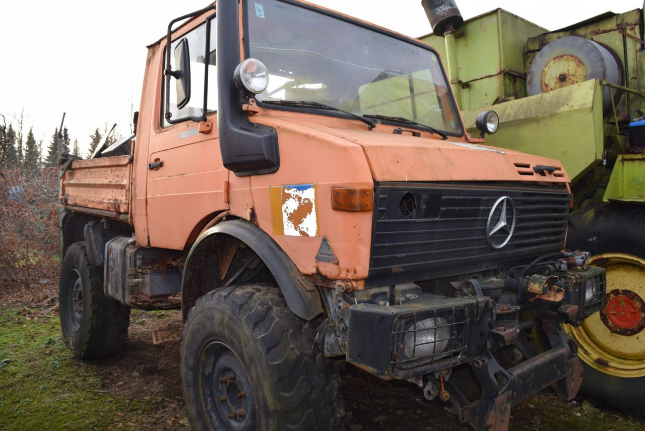 Mercedes-Benz Unimog U1200 - Traktor: slika 1 Mercedes-Benz Unimog U1200 - Traktor: slika 1