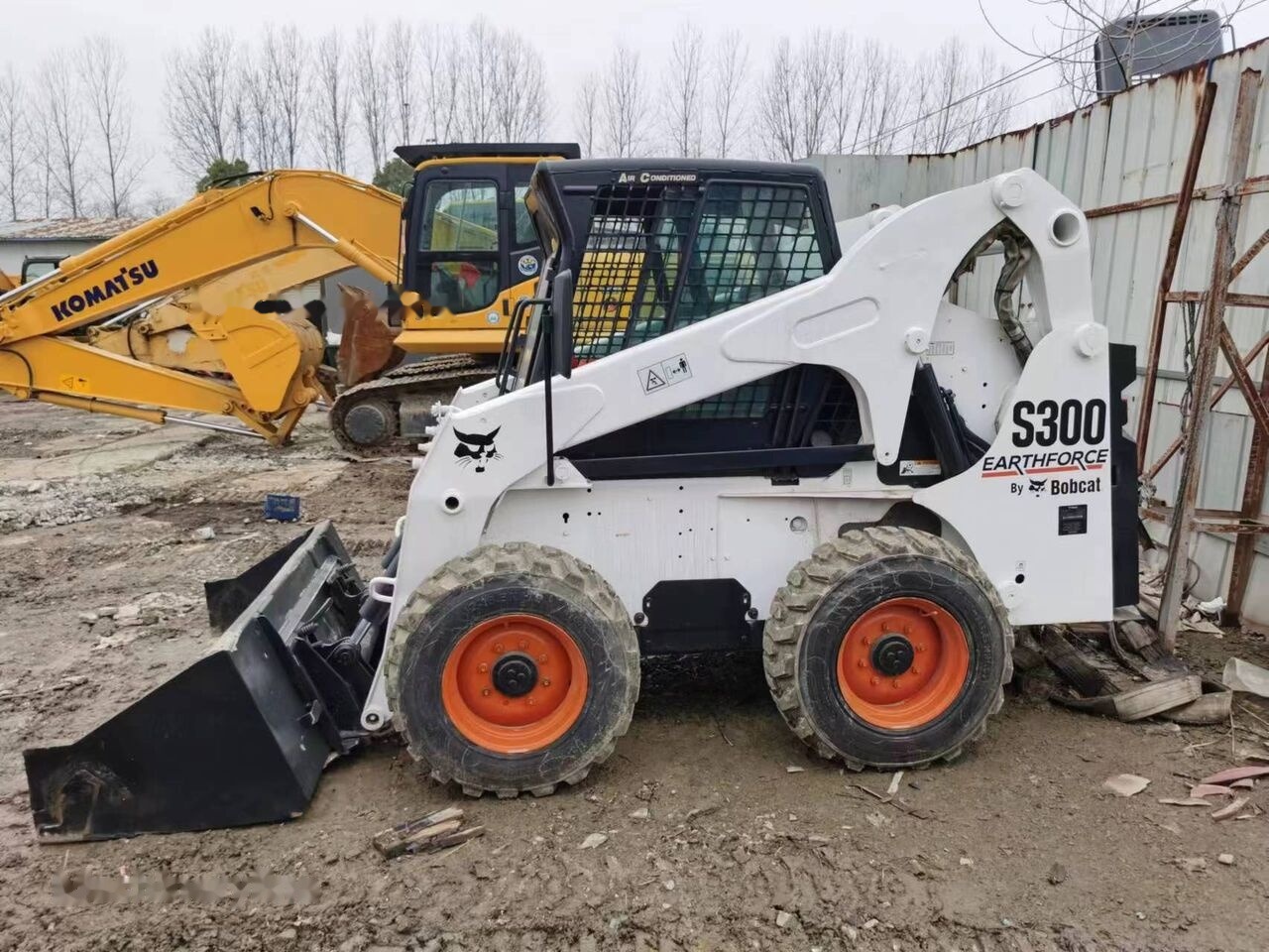 Bobcat S300 - Mini utovarivač: slika 3 Bobcat S300 - Mini utovarivač: slika 3
