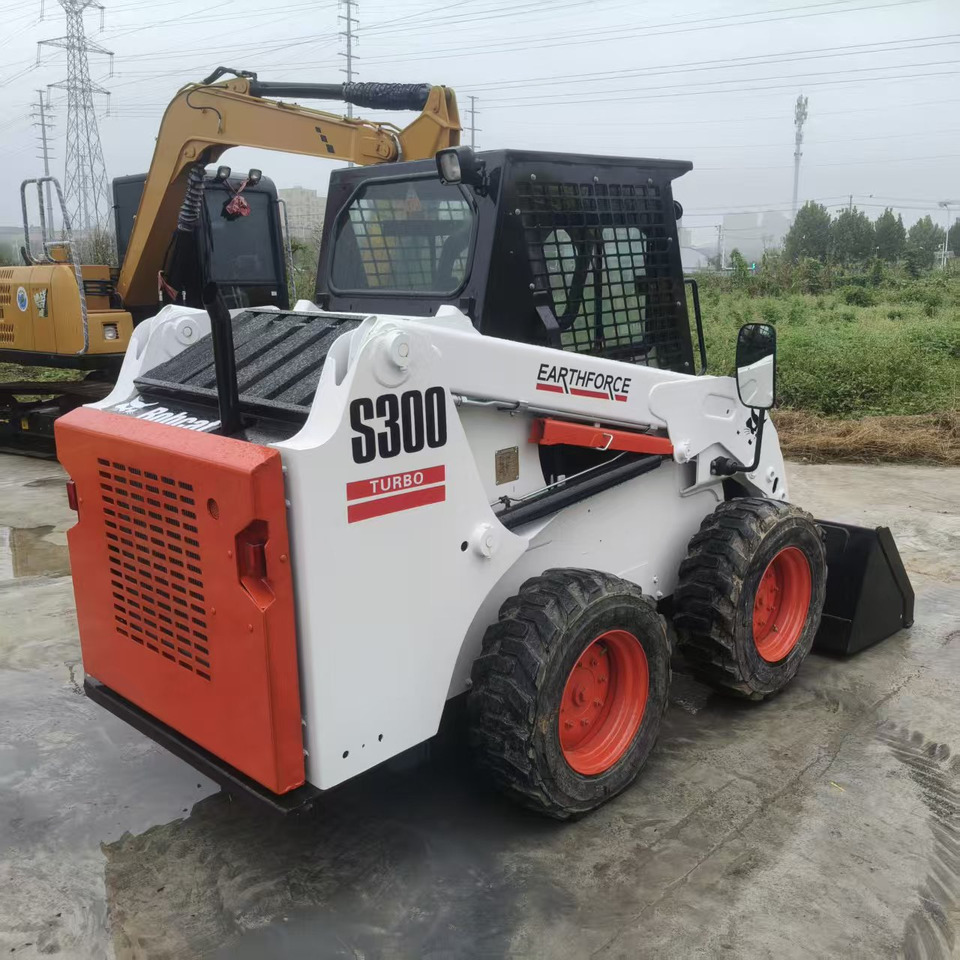 Bobcat S300 - Mini utovarivač: slika 4 Bobcat S300 - Mini utovarivač: slika 4