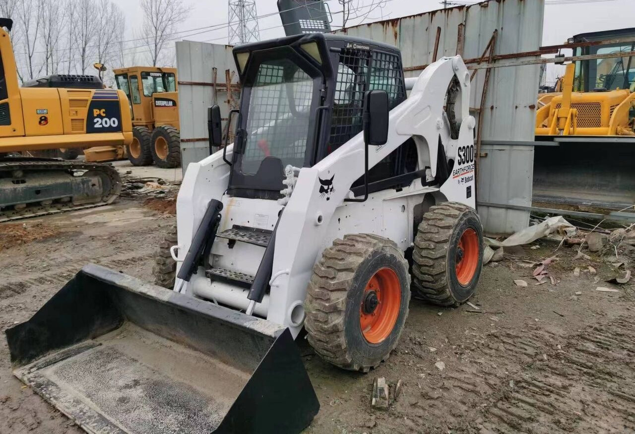 Bobcat S300 - Mini utovarivač: slika 1 Bobcat S300 - Mini utovarivač: slika 1