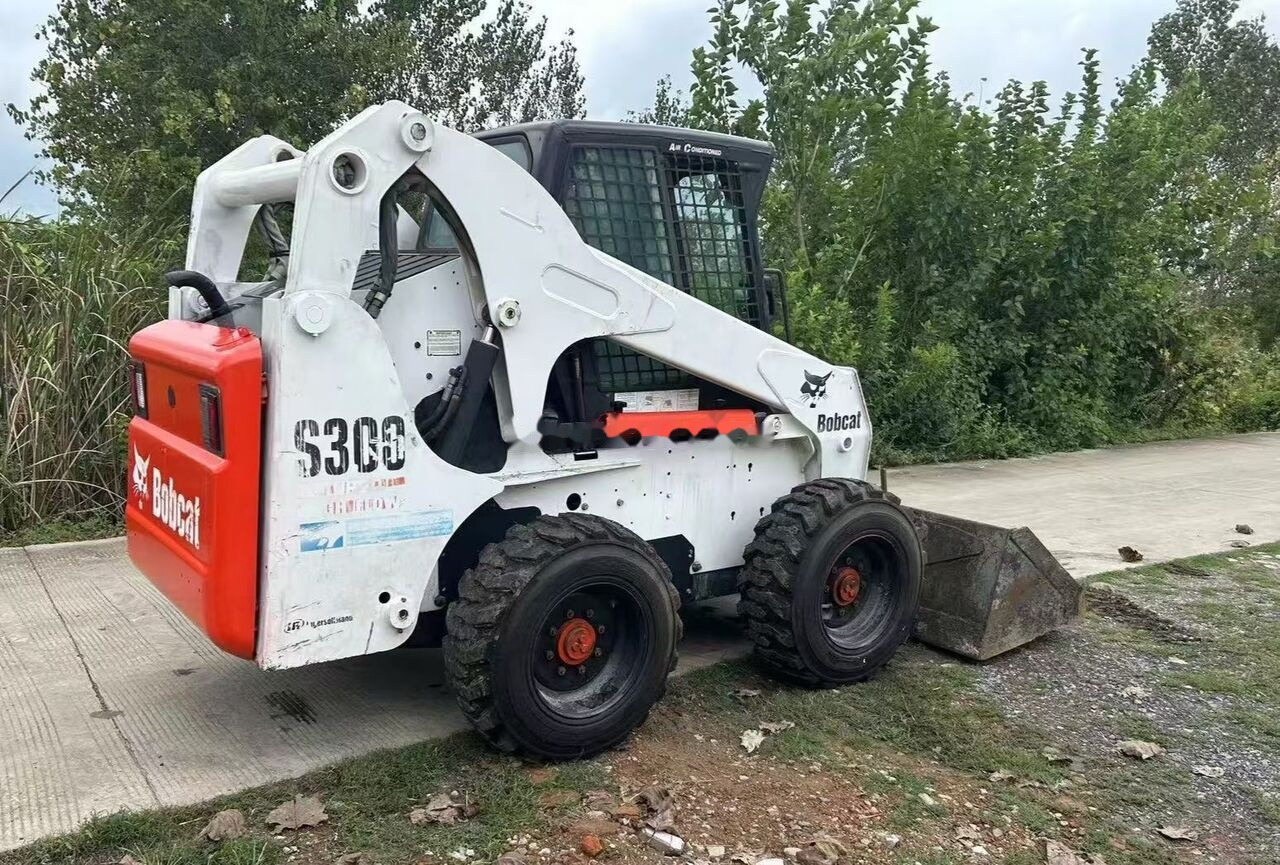 Mini utovarivač Bobcat S300: slika 7 Mini utovarivač Bobcat S300: slika 7