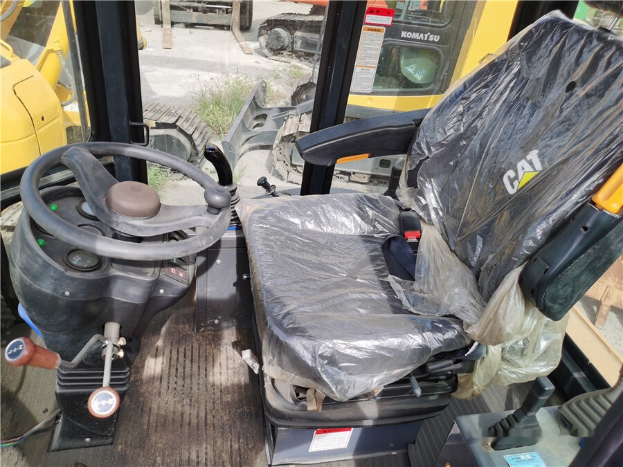 Bager utovarivač Caterpillar 420F: slika 6