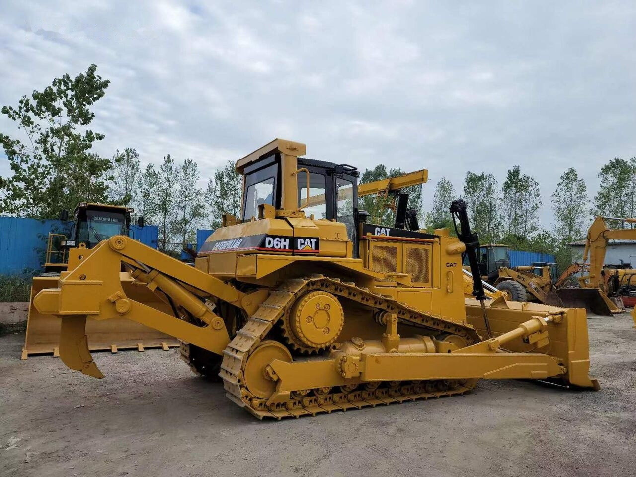 Caterpillar D6H - Buldožer: slika 1 Caterpillar D6H - Buldožer: slika 1