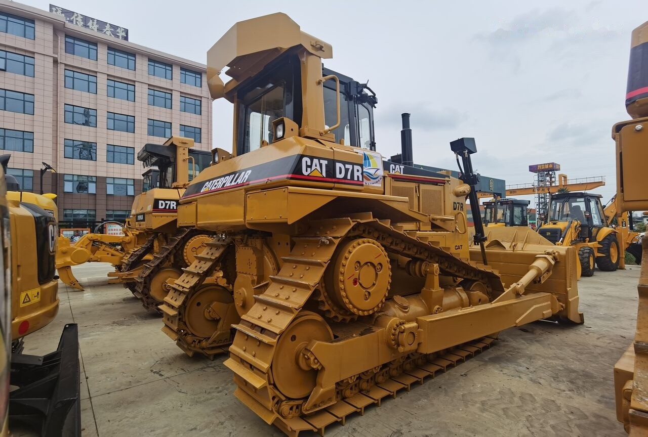 Caterpillar D7R - Buldožer: slika 1 Caterpillar D7R - Buldožer: slika 1