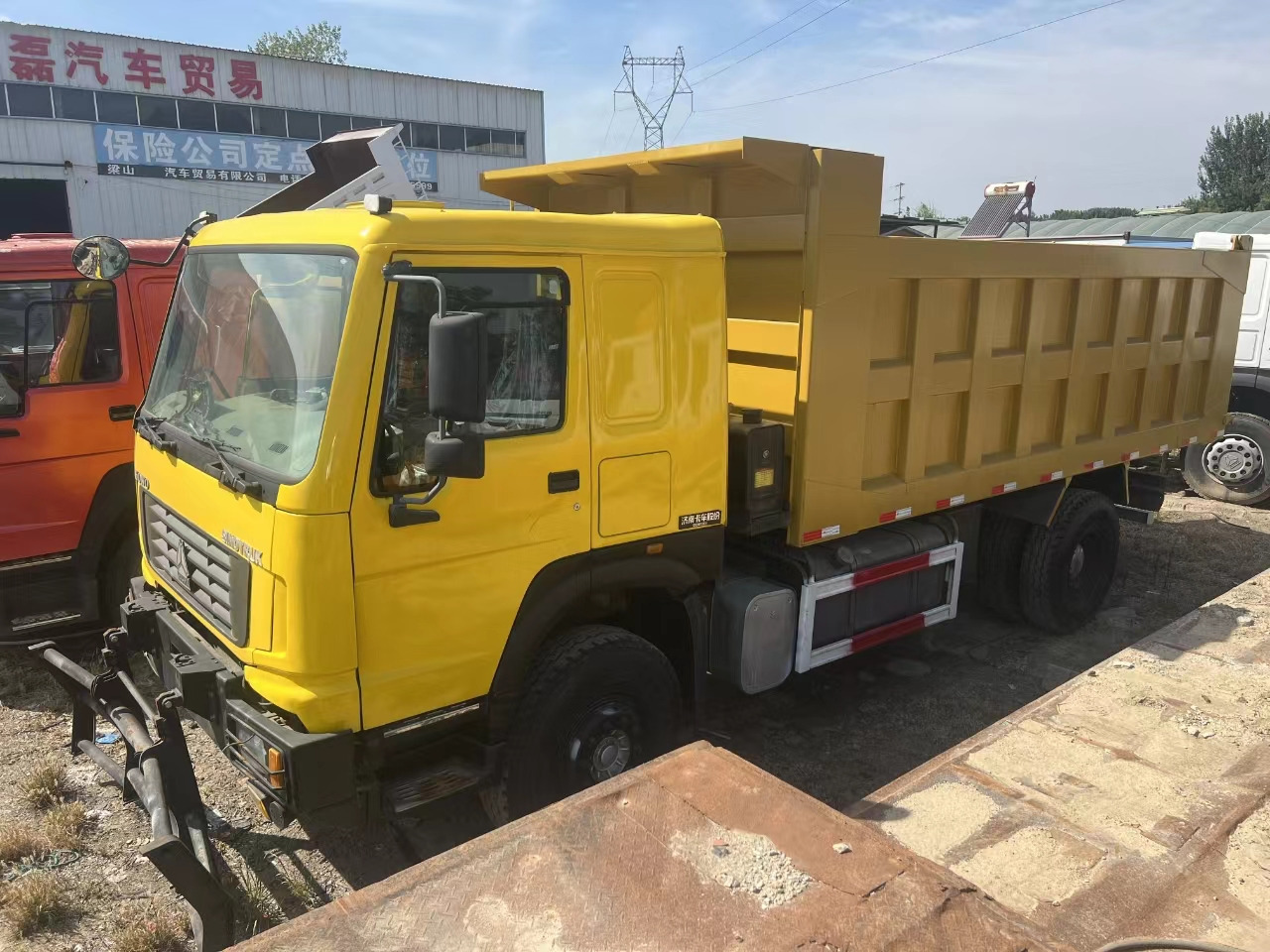 SINOTRUK HOWO 4x2 - Istovarivač: slika 2 SINOTRUK HOWO 4x2 - Istovarivač: slika 2