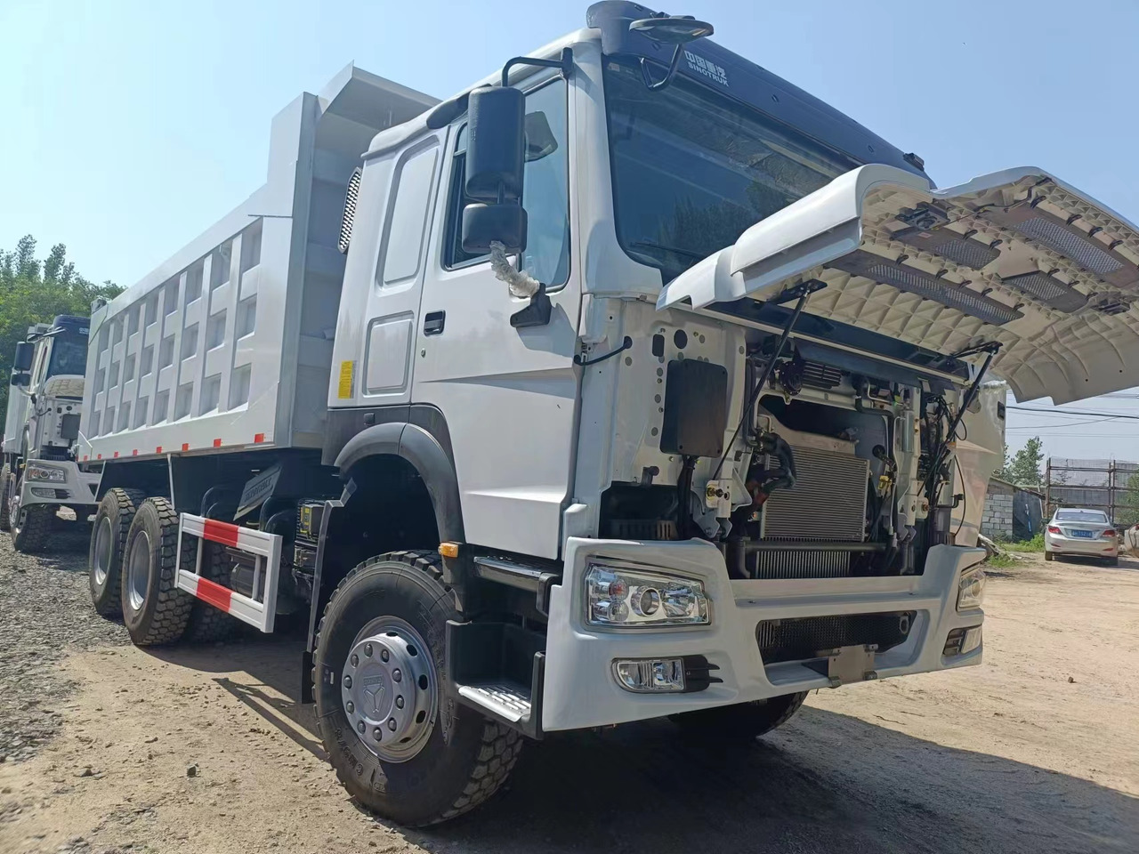 SINOTRUK HOWO - Istovarivač: slika 2 SINOTRUK HOWO - Istovarivač: slika 2
