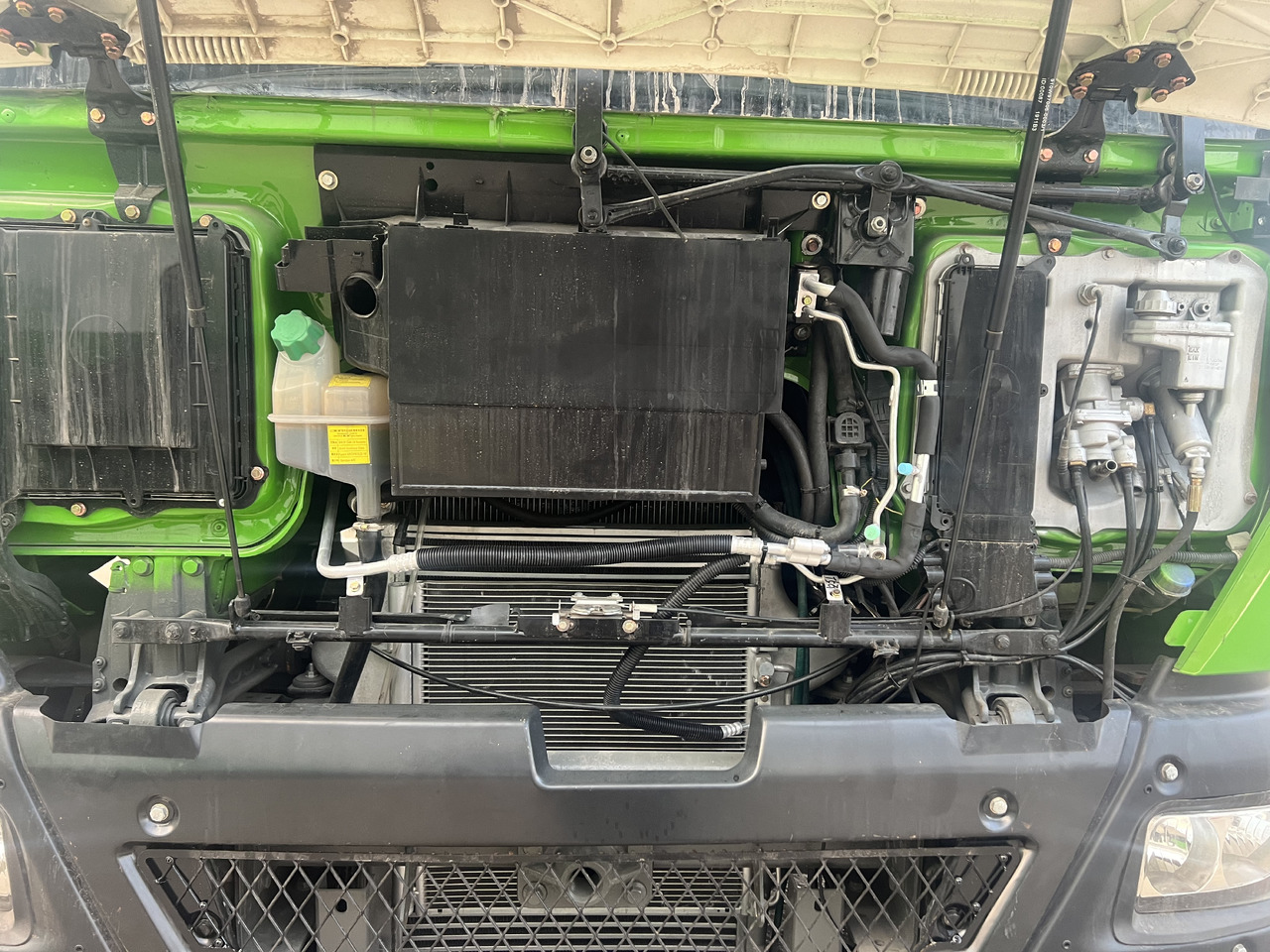 Sinotruk HOWO - Istovarivač: slika 4 Sinotruk HOWO - Istovarivač: slika 4