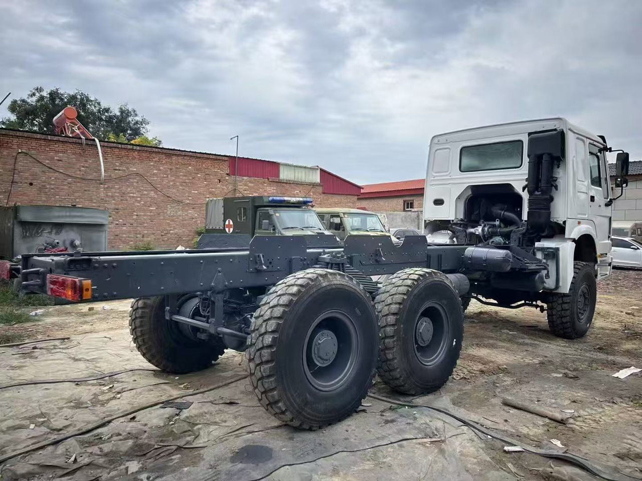 SINOTRUK HOWO - Tegljač: slika 3 SINOTRUK HOWO - Tegljač: slika 3