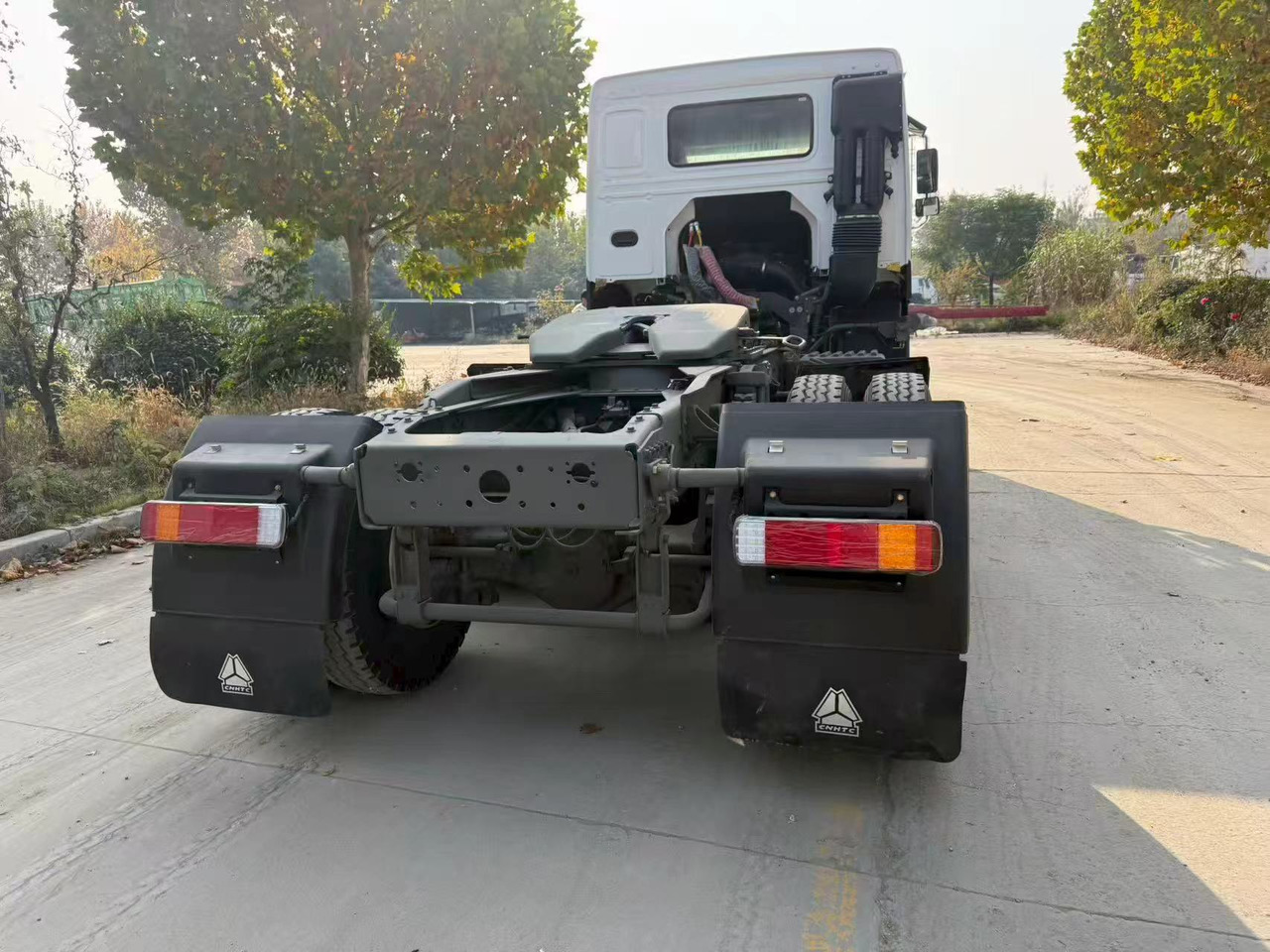 Tegljač SINOTRUK HOWO tractor: slika 6