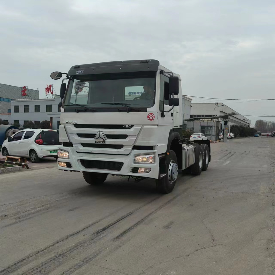 SINOTRUK HOWO trailer head - Tegljač: slika 1 SINOTRUK HOWO trailer head - Tegljač: slika 1
