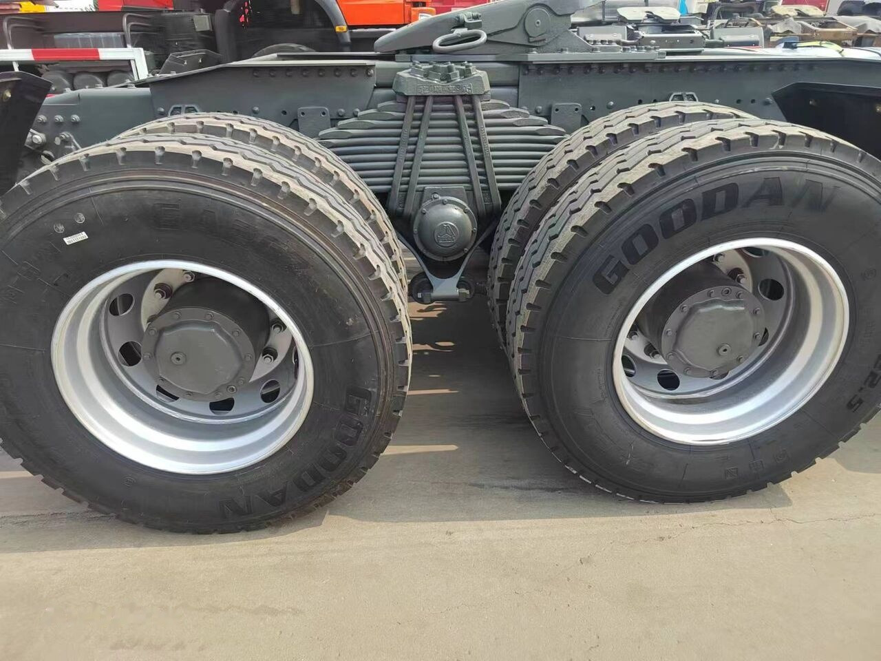 Sinotruk Howo 420 - Tegljač: slika 2 Sinotruk Howo 420 - Tegljač: slika 2