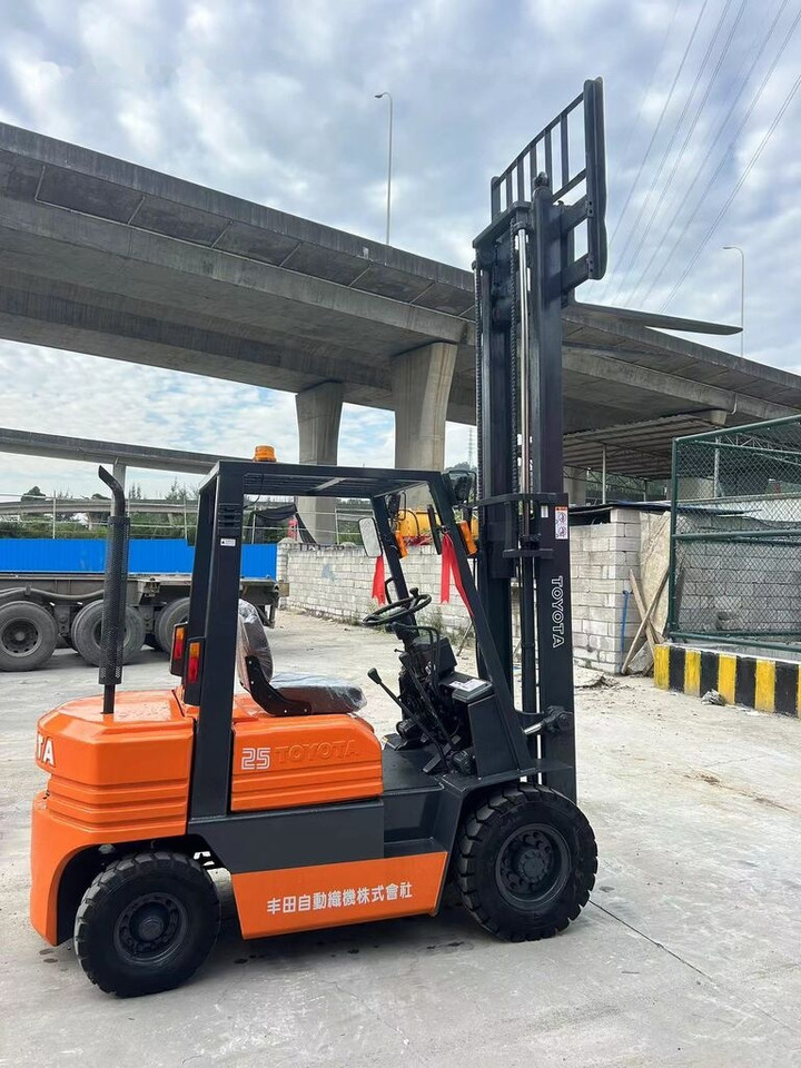 Toyota FD25 - Dizel viljuškar: slika 5 Toyota FD25 - Dizel viljuškar: slika 5