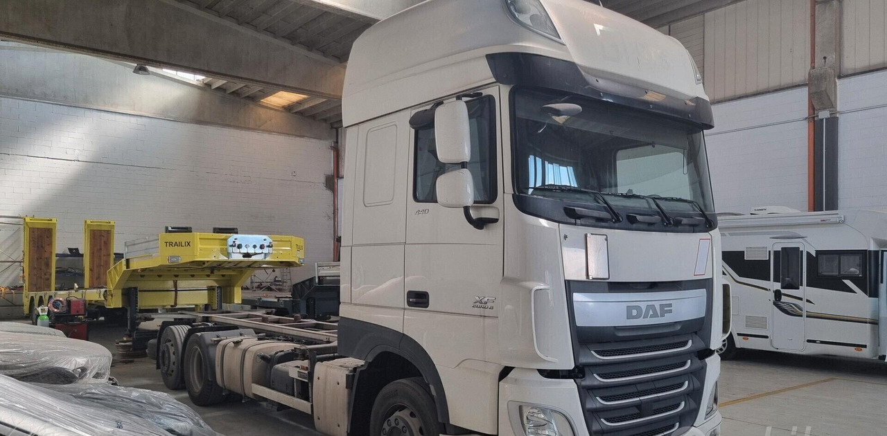 DAF XF 440 Euro 6 - Full Pneumatico - 2015 - Kamion za prevoz kontejnera/ Kamion sa promenjivim sandukom: slika 4 DAF XF 440 Euro 6 - Full Pneumatico - 2015 - Kamion za prevoz kontejnera/ Kamion sa promenjivim sandukom: slika 4