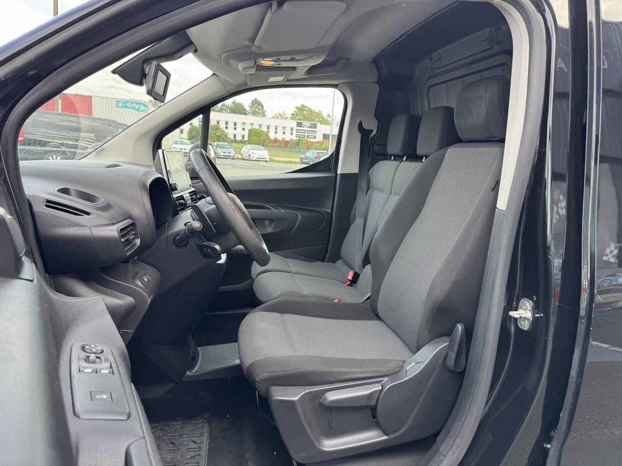 CITROEN Berlingo 1.5 BlueHDi S&S - 130 - BV EAT8 III FOURGON Fourgon M Driver 650 kg PHASE 1 - Furgon: slika 4 CITROEN Berlingo 1.5 BlueHDi S&S - 130 - BV EAT8 III FOURGON Fourgon M Driver 650 kg PHASE 1 - Furgon: slika 4