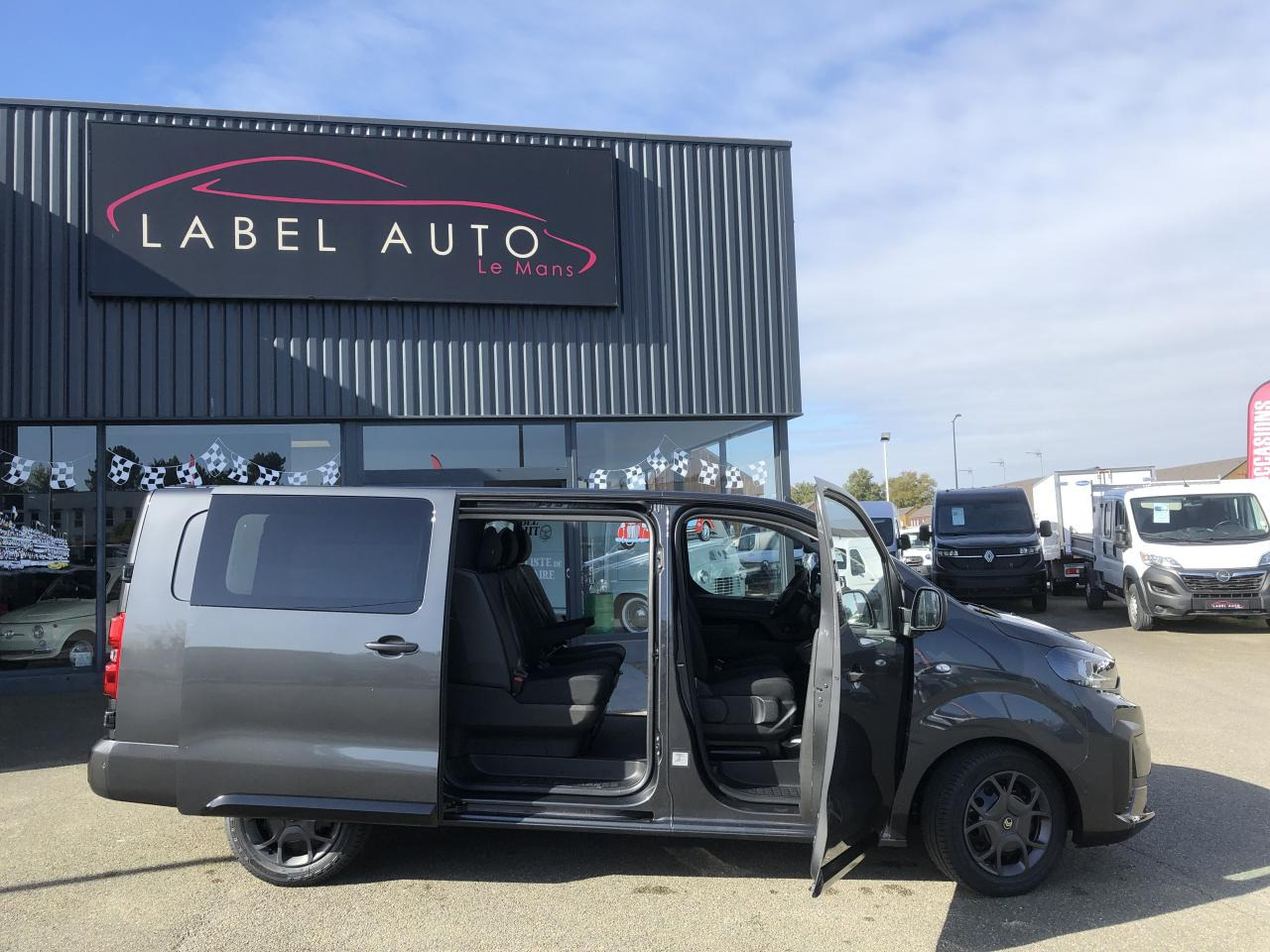 CITROEN Jumpy XL 2.0 BlueHDi - 180 S&S - BV EAT8 III CABINE APPROFONDIE Cabine approfondie Fixe PHASE 2 - Furgon: slika 3 CITROEN Jumpy XL 2.0 BlueHDi - 180 S&S - BV EAT8 III CABINE APPROFONDIE Cabine approfondie Fixe PHASE 2 - Furgon: slika 3