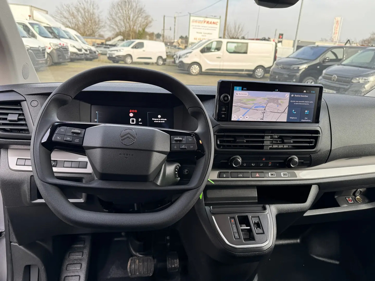 Citroen Jumpy XL 2.0 BLUEHDI 180CH S&S PACK PREMIUM CONNECT EAT8 - Furgon: slika 3 Citroen Jumpy XL 2.0 BLUEHDI 180CH S&S PACK PREMIUM CONNECT EAT8 - Furgon: slika 3