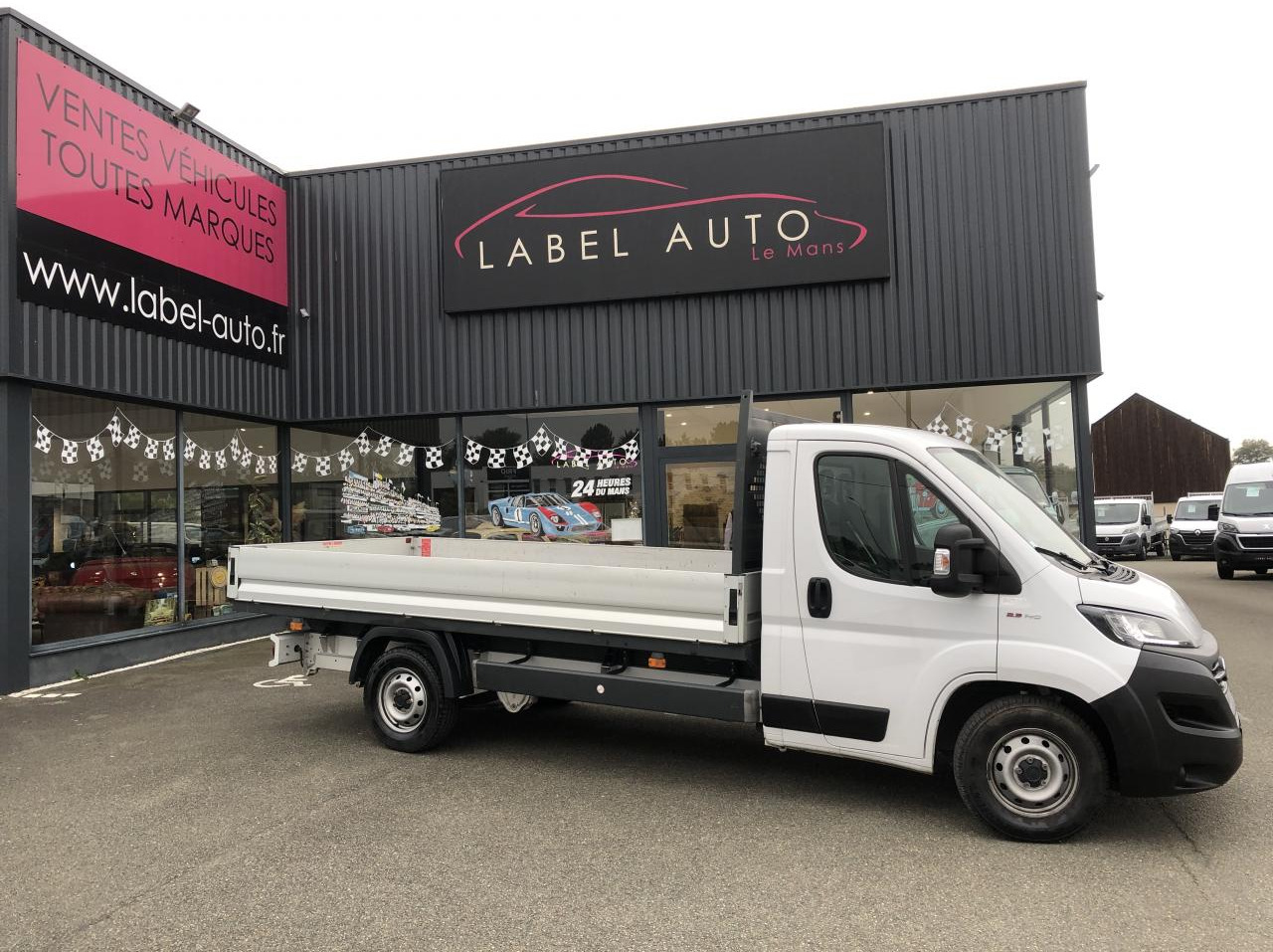 FIAT DUCATO 3T5 PLATEAU 4M20 2.3 MJT 140CH - Dostavno vozilo s ravnom platformom: slika 1 FIAT DUCATO 3T5 PLATEAU 4M20 2.3 MJT 140CH - Dostavno vozilo s ravnom platformom: slika 1