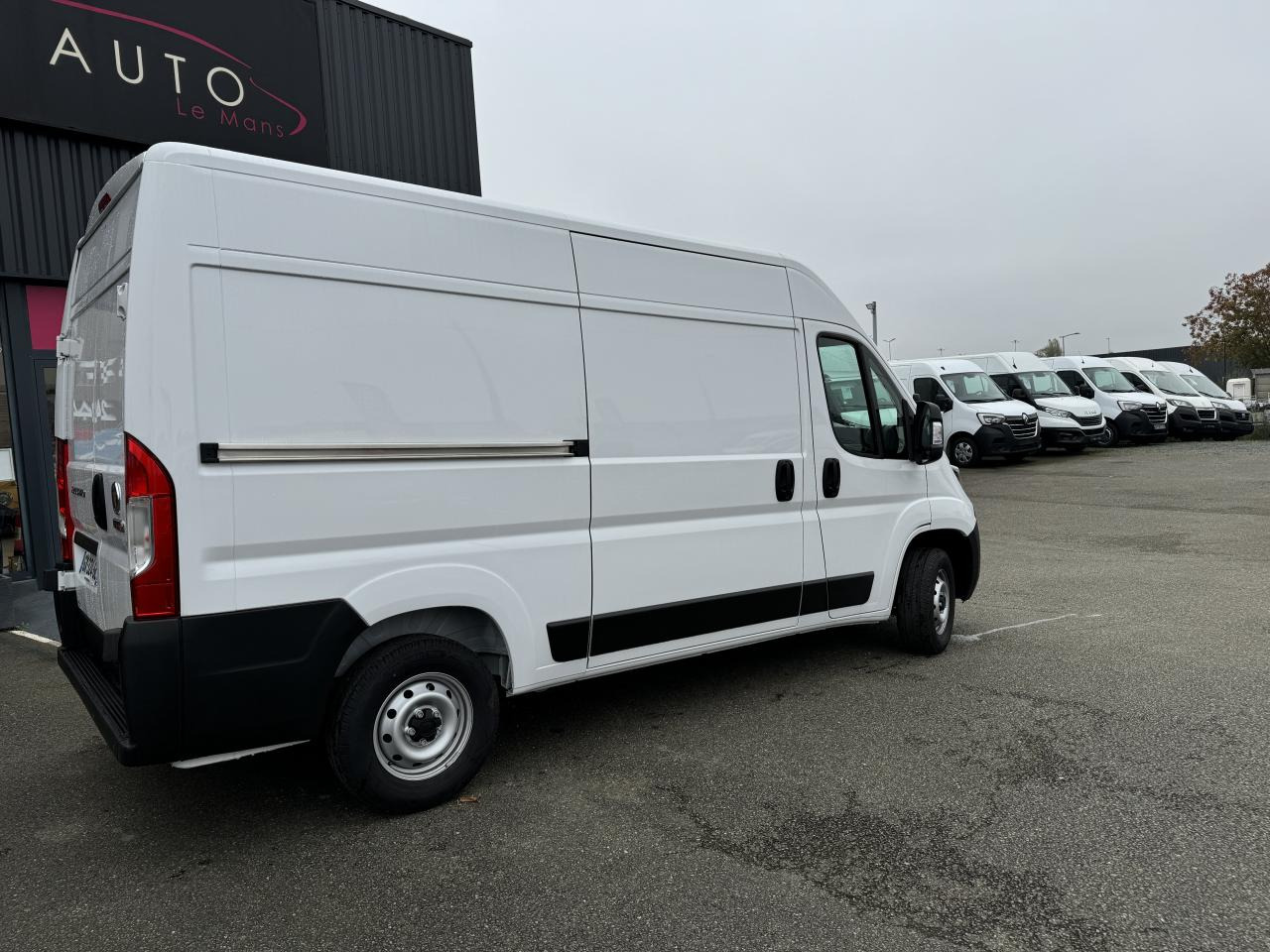 FIAT Ducato Tôlé 3.3 M H2 2.2 - 140 S&S III FOURGON TOLE Fourgon Tôlé 3.3 - Furgon: slika 5 FIAT Ducato Tôlé 3.3 M H2 2.2 - 140 S&S III FOURGON TOLE Fourgon Tôlé 3.3 - Furgon: slika 5