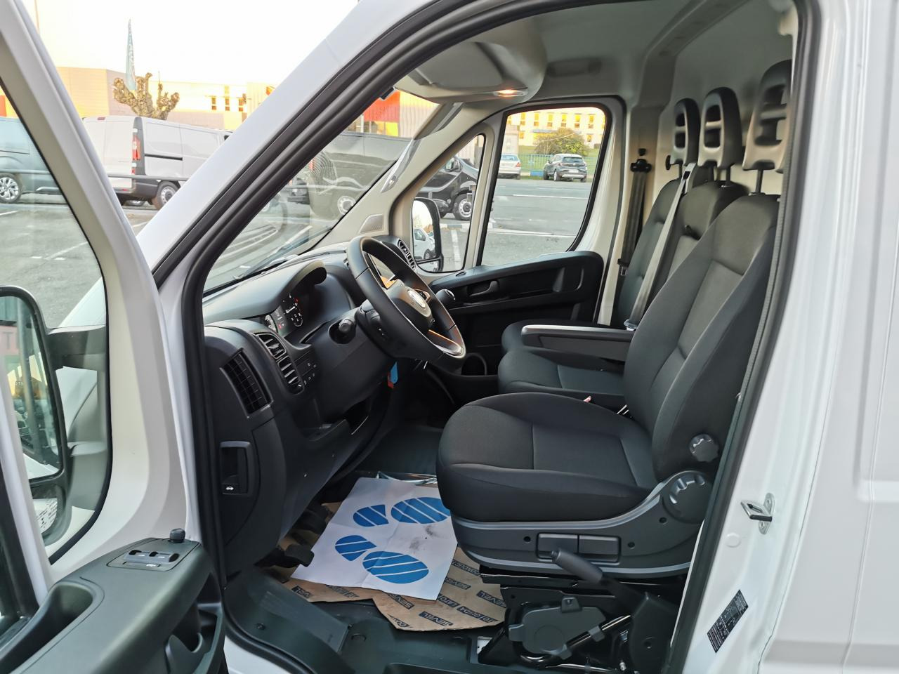 FIAT Ducato Tôlé Maxi 3.5 XL H2 2.2 - 140 S&S  III FOURGON TOLE Fourgon Tôlé - Furgon: slika 5 FIAT Ducato Tôlé Maxi 3.5 XL H2 2.2 - 140 S&S  III FOURGON TOLE Fourgon Tôlé - Furgon: slika 5