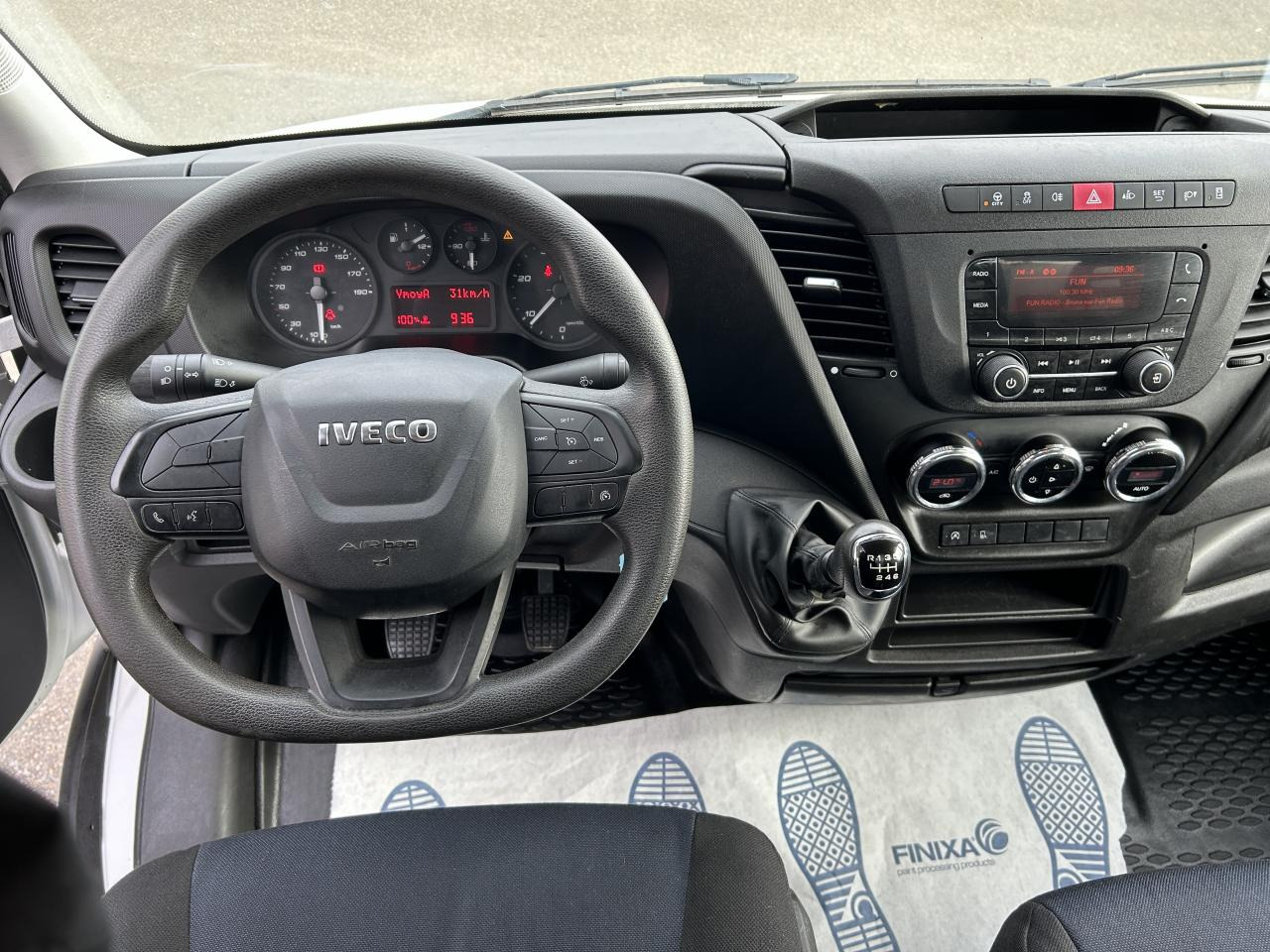 IVECO Daily 35 C 14 S&S (Quad-Leaf) CHASSIS CABINE 2014 35C/35S Chassis cabine 35 C Epmt.3.75 PHASE 3 - Dostavno vozilo kiper: slika 4 IVECO Daily 35 C 14 S&S (Quad-Leaf) CHASSIS CABINE 2014 35C/35S Chassis cabine 35 C Epmt.3.75 PHASE 3 - Dostavno vozilo kiper: slika 4