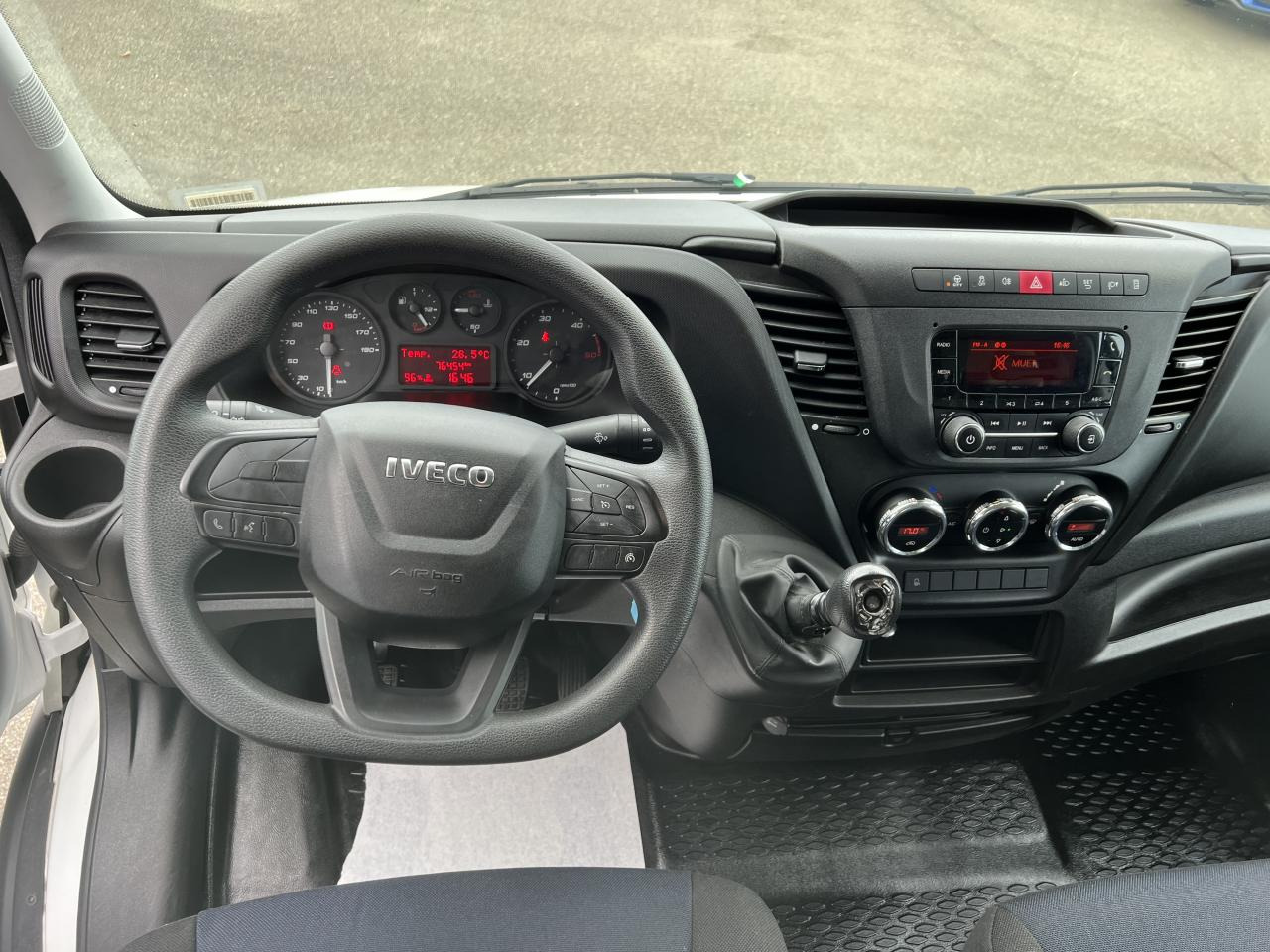 IVECO Daily 35 C 16 S&S (Quad-Leaf) CHASSIS CABINE 2014 35C/35S Chassis cabine 35 C Epmt.4.1 PHASE 4 - Dostavno vozilo sa zatvorenim sandukom: slika 4 IVECO Daily 35 C 16 S&S (Quad-Leaf) CHASSIS CABINE 2014 35C/35S Chassis cabine 35 C Epmt.4.1 PHASE 4 - Dostavno vozilo sa zatvorenim sandukom: slika 4