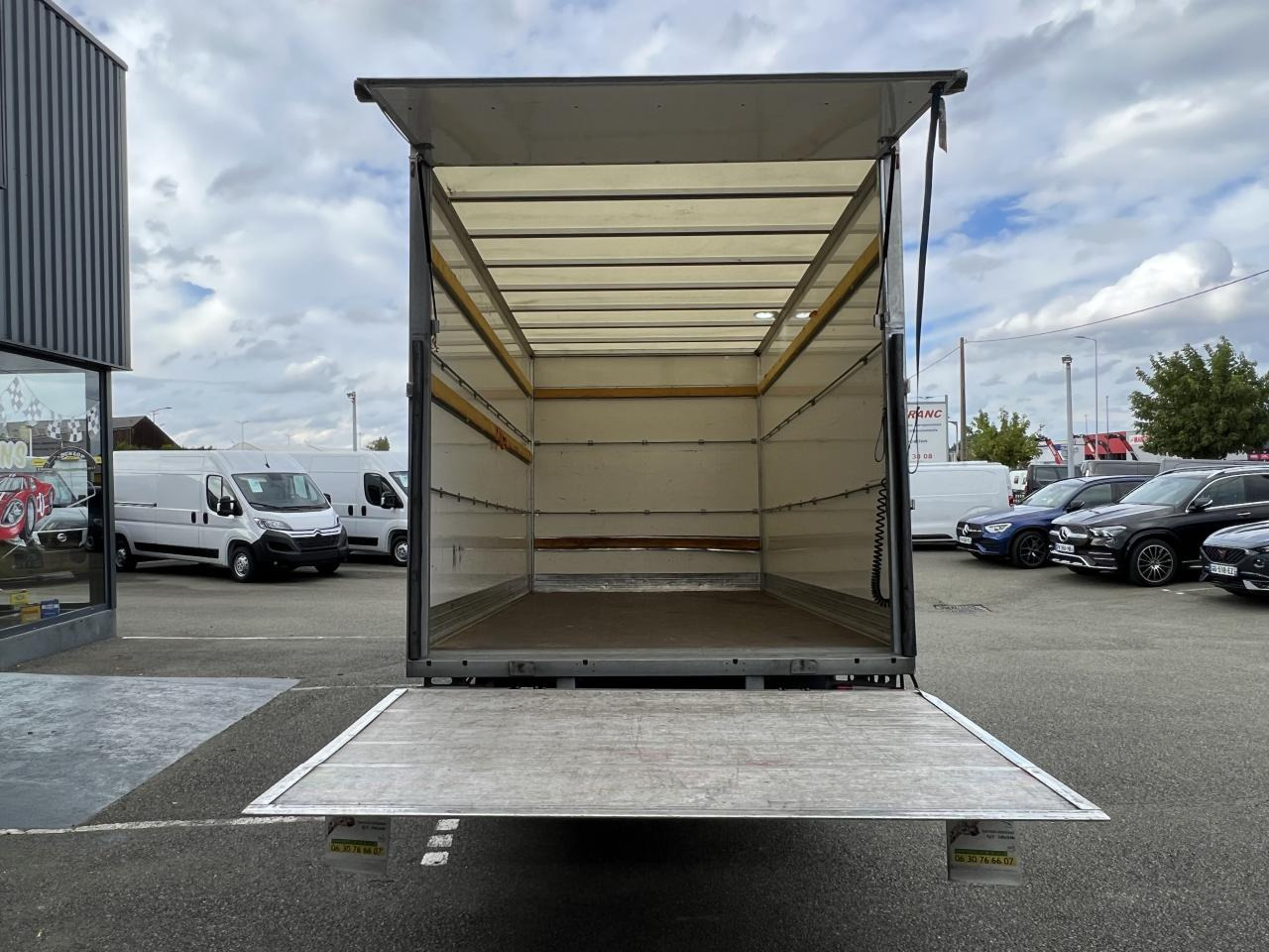 IVECO Daily 35 C 16 S&S (Quad-Leaf) CHASSIS CABINE 2014 35C/35S Chassis cabine 35 C Epmt.4.1 PHASE 4 - Dostavno vozilo sa zatvorenim sandukom: slika 3 IVECO Daily 35 C 16 S&S (Quad-Leaf) CHASSIS CABINE 2014 35C/35S Chassis cabine 35 C Epmt.4.1 PHASE 4 - Dostavno vozilo sa zatvorenim sandukom: slika 3
