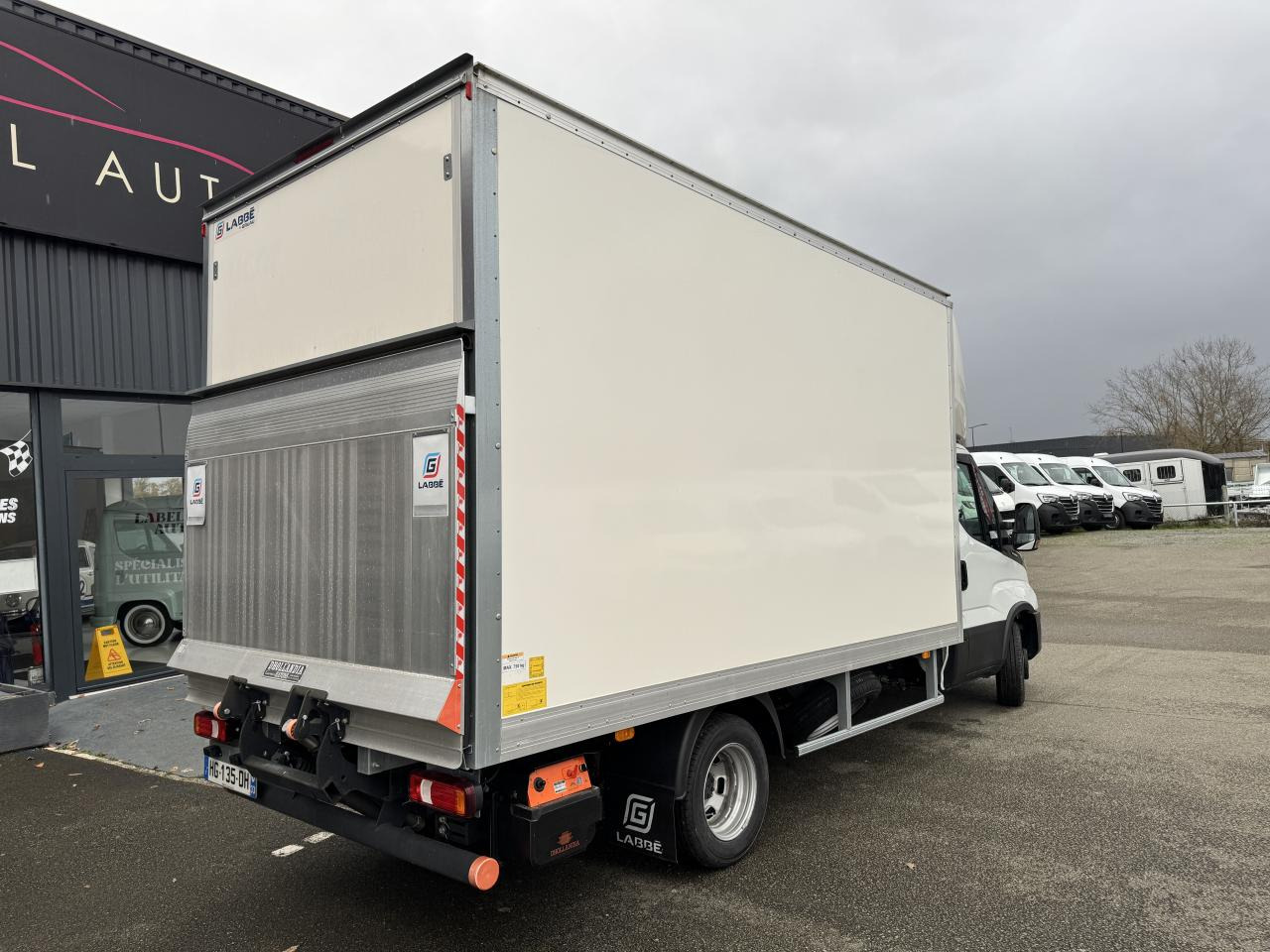 IVECO Daily 35 C 16H3.0 - BV Hi-Matic (Quad-Tor) CHASSIS CABINE CAISSE 20M3 - Dostavno vozilo sa zatvorenim sandukom: slika 5 IVECO Daily 35 C 16H3.0 - BV Hi-Matic (Quad-Tor) CHASSIS CABINE CAISSE 20M3 - Dostavno vozilo sa zatvorenim sandukom: slika 5