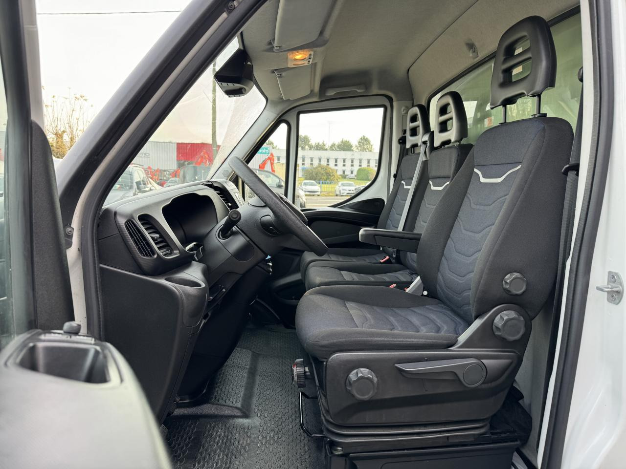 IVECO Daily 35C16 CAISSE HAYON 20M3 RJ 3.0L 160CH - Dostavno vozilo sa zatvorenim sandukom: slika 5 IVECO Daily 35C16 CAISSE HAYON 20M3 RJ 3.0L 160CH - Dostavno vozilo sa zatvorenim sandukom: slika 5