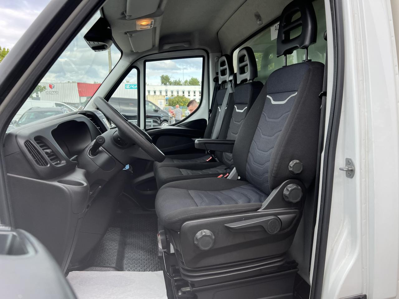 IVECO Daily 35C16 CAISSE HAYON 20M3 RJ 3.0L 160CH - Dostavno vozilo sa zatvorenim sandukom: slika 5 IVECO Daily 35C16 CAISSE HAYON 20M3 RJ 3.0L 160CH - Dostavno vozilo sa zatvorenim sandukom: slika 5