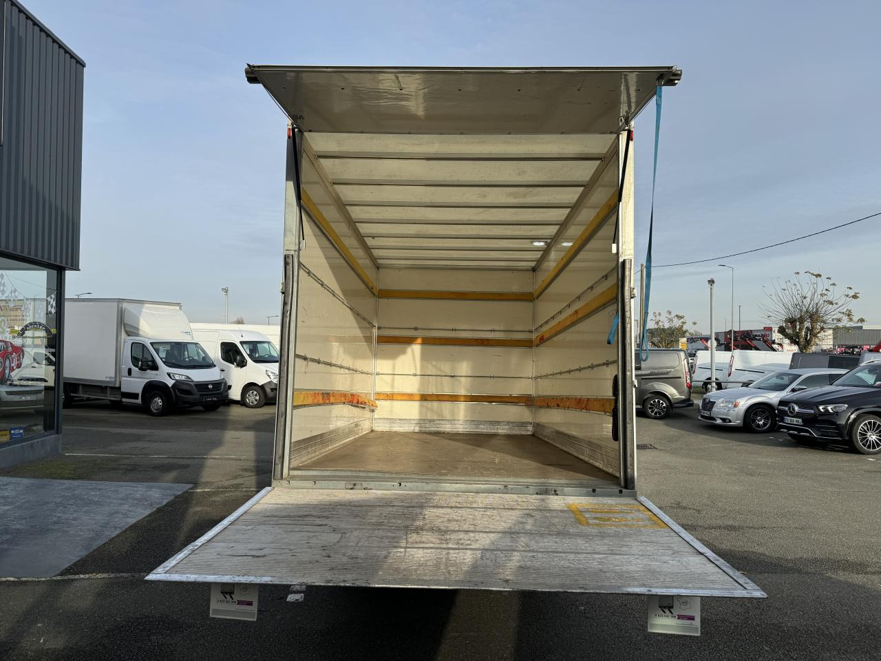 IVECO Daily 35C16 CAISSE HAYON 20M3 RJ 3.0L 160CH - Dostavno vozilo sa zatvorenim sandukom: slika 3 IVECO Daily 35C16 CAISSE HAYON 20M3 RJ 3.0L 160CH - Dostavno vozilo sa zatvorenim sandukom: slika 3