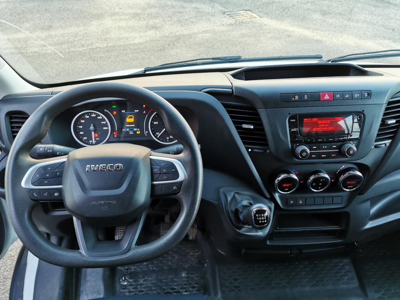 IVECO daily 35C14 BENNE COFFRE DOUBLE CABINE 6 places - Dostavno vozilo kiper: slika 4 IVECO daily 35C14 BENNE COFFRE DOUBLE CABINE 6 places - Dostavno vozilo kiper: slika 4