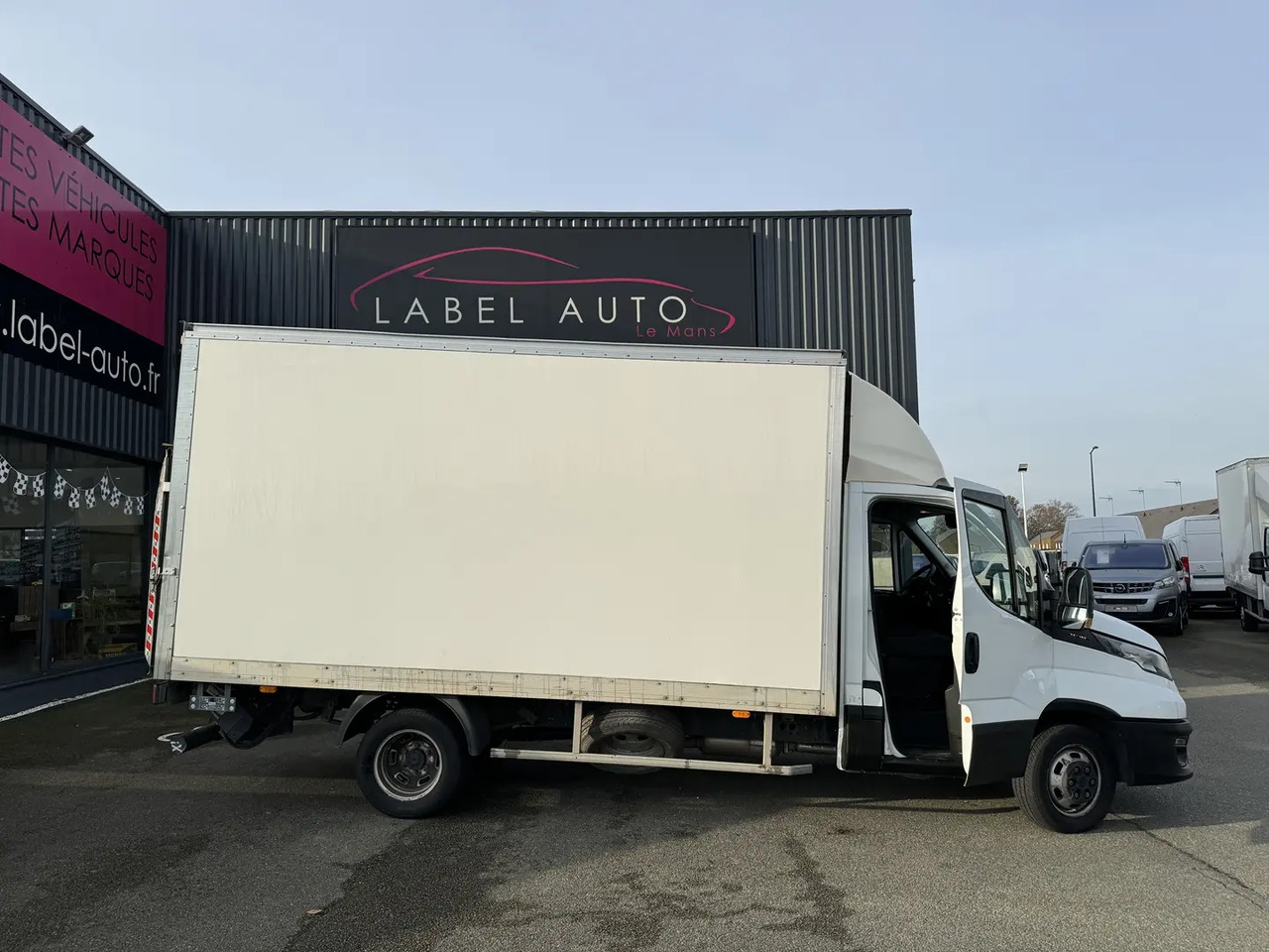 Iveco Daily 35C16 EMPATTEMENT 4100 - Dostavno vozilo sa zatvorenim sandukom: slika 1 Iveco Daily 35C16 EMPATTEMENT 4100 - Dostavno vozilo sa zatvorenim sandukom: slika 1