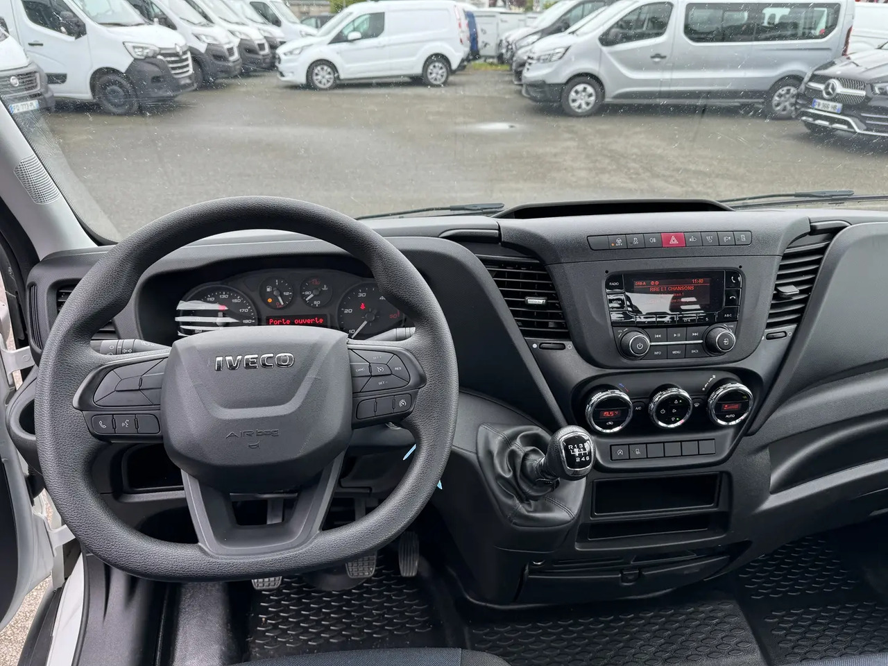 Iveco Daily 35C16H3.0 EMPATTEMENT 4100 - Šlep vozilo: slika 4 Iveco Daily 35C16H3.0 EMPATTEMENT 4100 - Šlep vozilo: slika 4