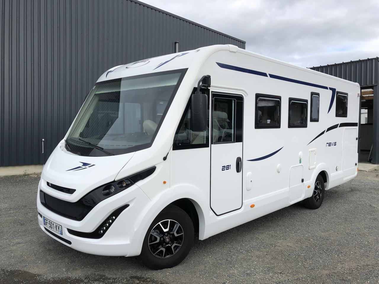 MC LOUIS NEVIS 281 - Integrisani kamper: slika 1 MC LOUIS NEVIS 281 - Integrisani kamper: slika 1