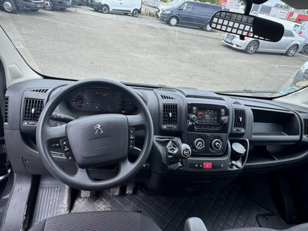 PEUGEOT BOXER 3T5 PLATEAU 4M20 2.2 HDI 140 CH PREMIUM - Dostavno vozilo s ravnom platformom: slika 3 PEUGEOT BOXER 3T5 PLATEAU 4M20 2.2 HDI 140 CH PREMIUM - Dostavno vozilo s ravnom platformom: slika 3
