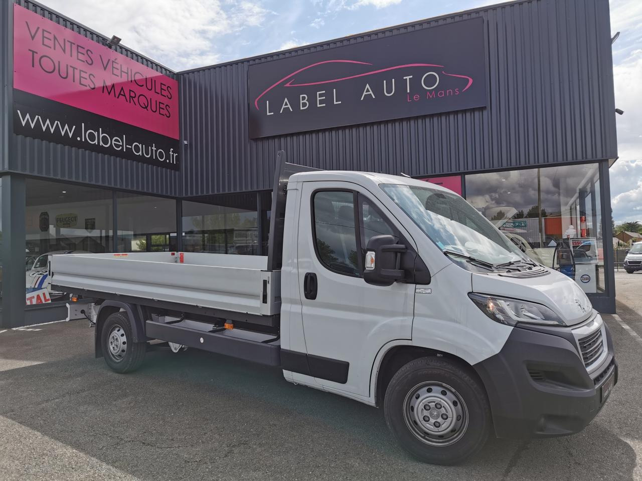 PEUGEOT BOXER 3T5 PLATEAU 4M20 2.2 HDI 140CH - Dostavno vozilo s ravnom platformom: slika 1 PEUGEOT BOXER 3T5 PLATEAU 4M20 2.2 HDI 140CH - Dostavno vozilo s ravnom platformom: slika 1
