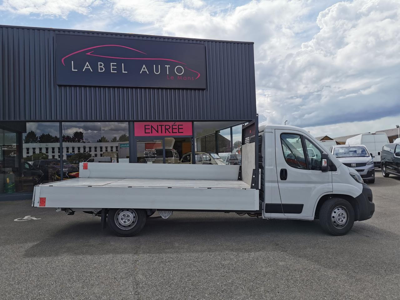 PEUGEOT BOXER 3T5 PLATEAU 4M20 2.2 HDI 140CH - Dostavno vozilo s ravnom platformom: slika 3 PEUGEOT BOXER 3T5 PLATEAU 4M20 2.2 HDI 140CH - Dostavno vozilo s ravnom platformom: slika 3