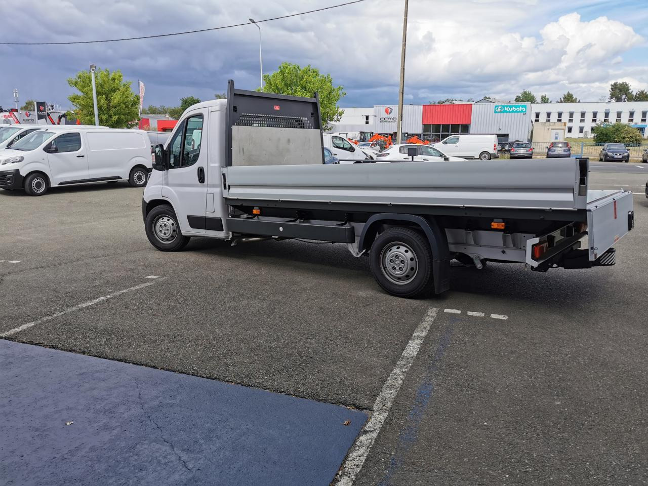 PEUGEOT BOXER 3T5 PLATEAU 4M20 2.2 HDI 140CH - Dostavno vozilo s ravnom platformom: slika 4 PEUGEOT BOXER 3T5 PLATEAU 4M20 2.2 HDI 140CH - Dostavno vozilo s ravnom platformom: slika 4