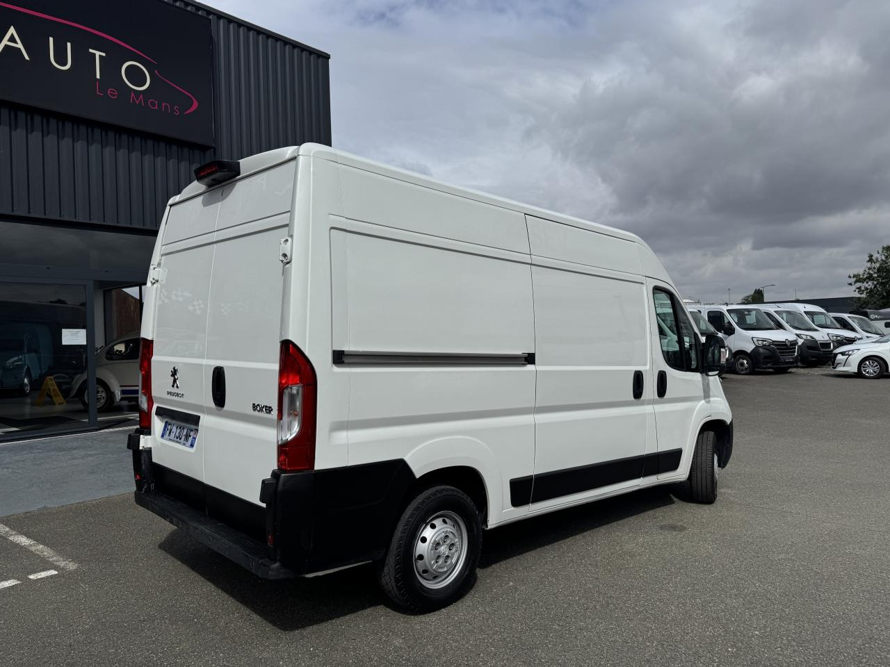 PEUGEOT Boxer Asphalt 333 L2H2 2.2 BlueHDi S&S - 120 III FOURGON TOLE Fourgon Tolé 333 L2H2 PHAS - Furgon: slika 5 PEUGEOT Boxer Asphalt 333 L2H2 2.2 BlueHDi S&S - 120 III FOURGON TOLE Fourgon Tolé 333 L2H2 PHAS - Furgon: slika 5