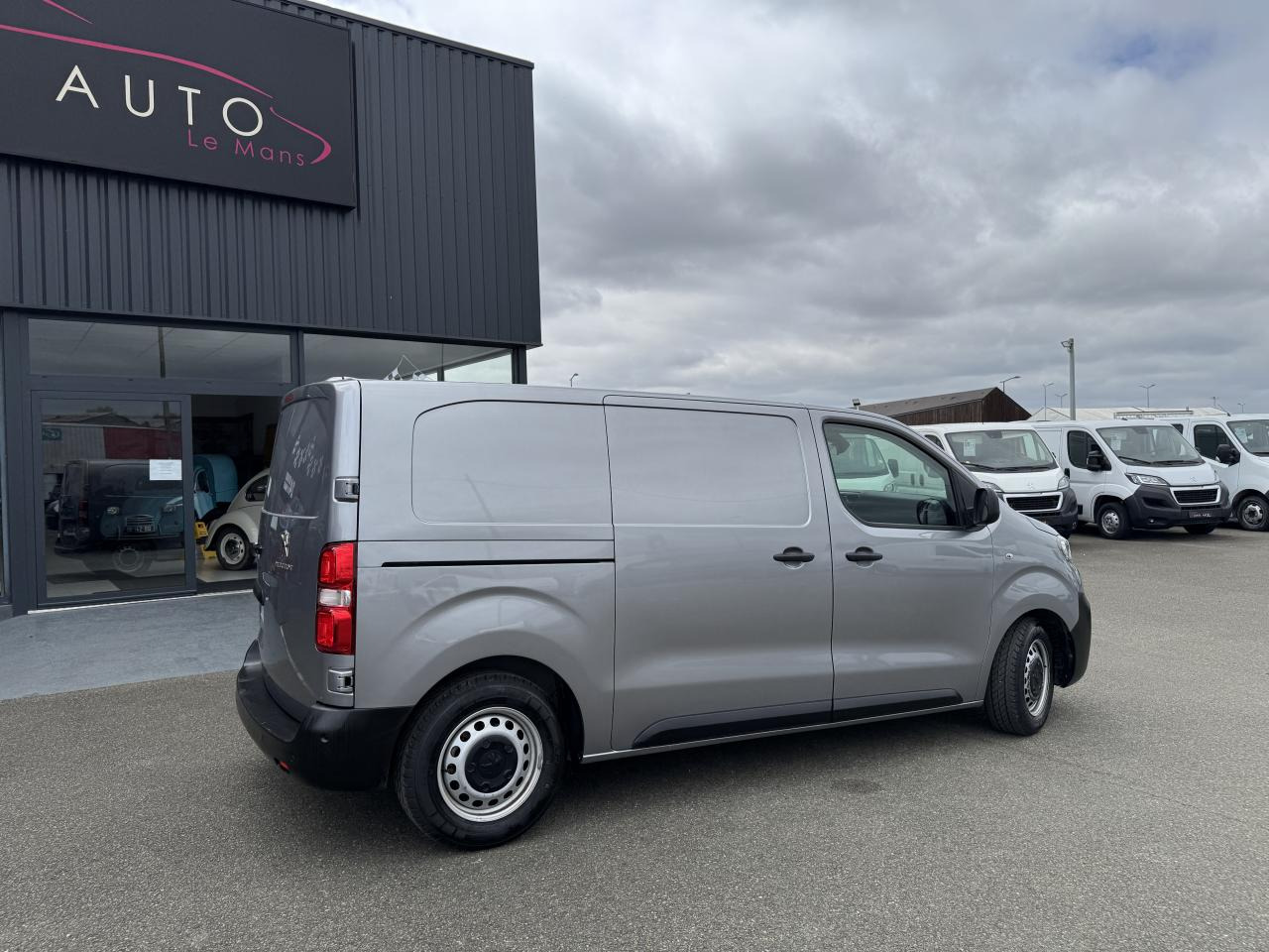 PEUGEOT Expert Standard 2.0 BlueHDI -180CH EAT8 ASPHALT - Furgon: slika 5 PEUGEOT Expert Standard 2.0 BlueHDI -180CH EAT8 ASPHALT - Furgon: slika 5