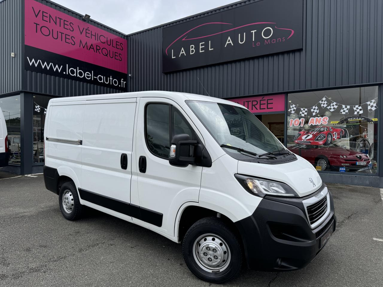 PEUGEOT boxer 333 L1H1 2.2 BLUEHDI S&S 140CH ASPHALT - Furgon: slika 1 PEUGEOT boxer 333 L1H1 2.2 BLUEHDI S&S 140CH ASPHALT - Furgon: slika 1